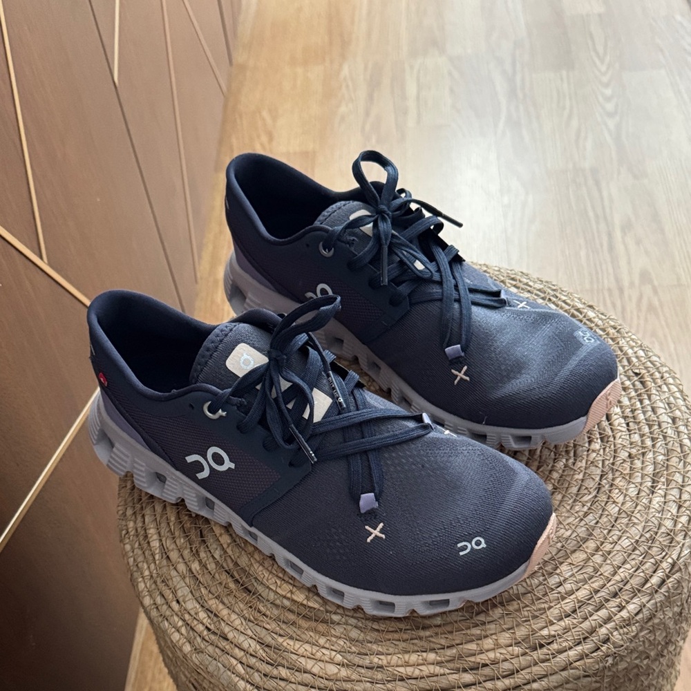 On Running Dark Blue Sneakers with Light Gray Sole